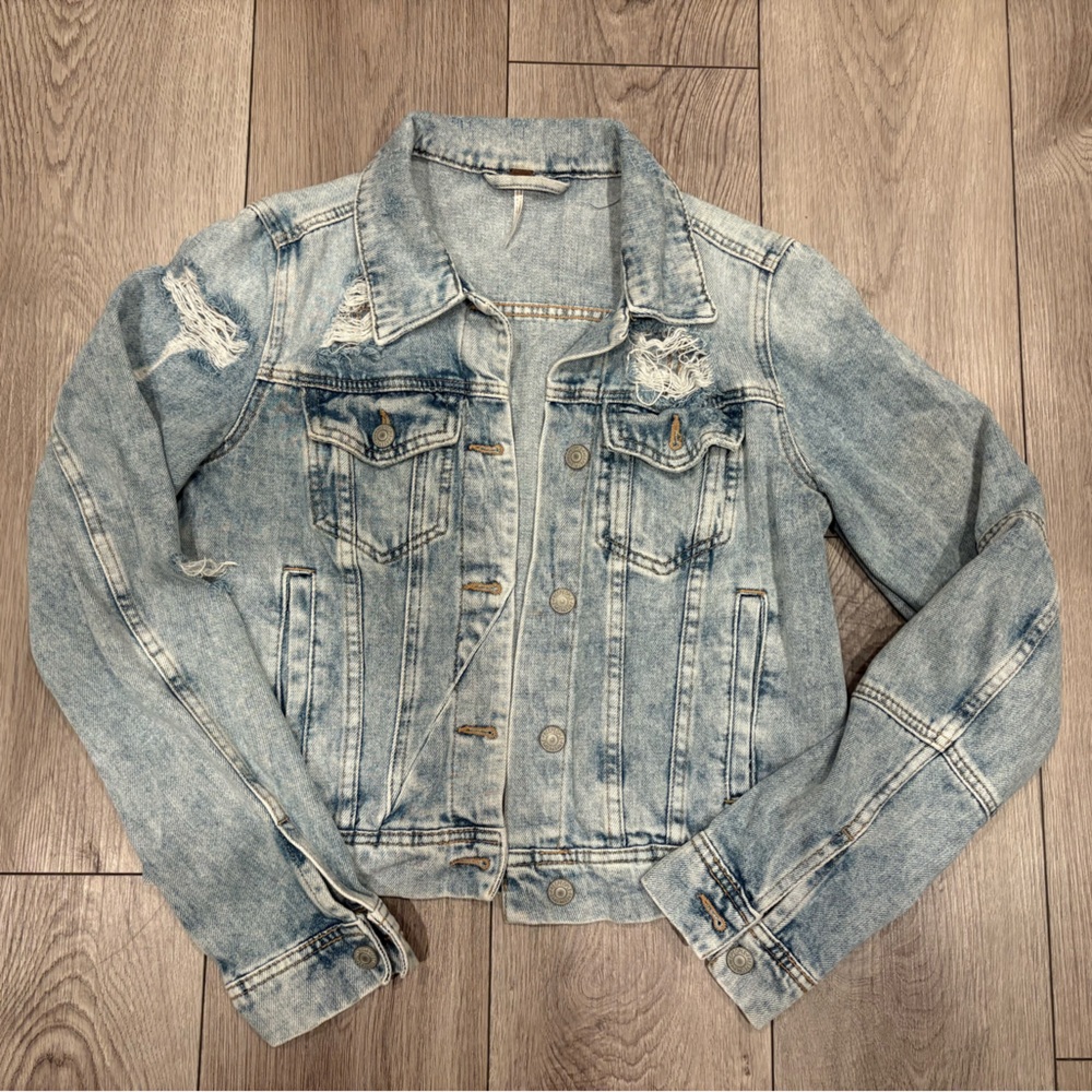 Free People Distressed Denim Jacket — Light Wash (Women’s XS)